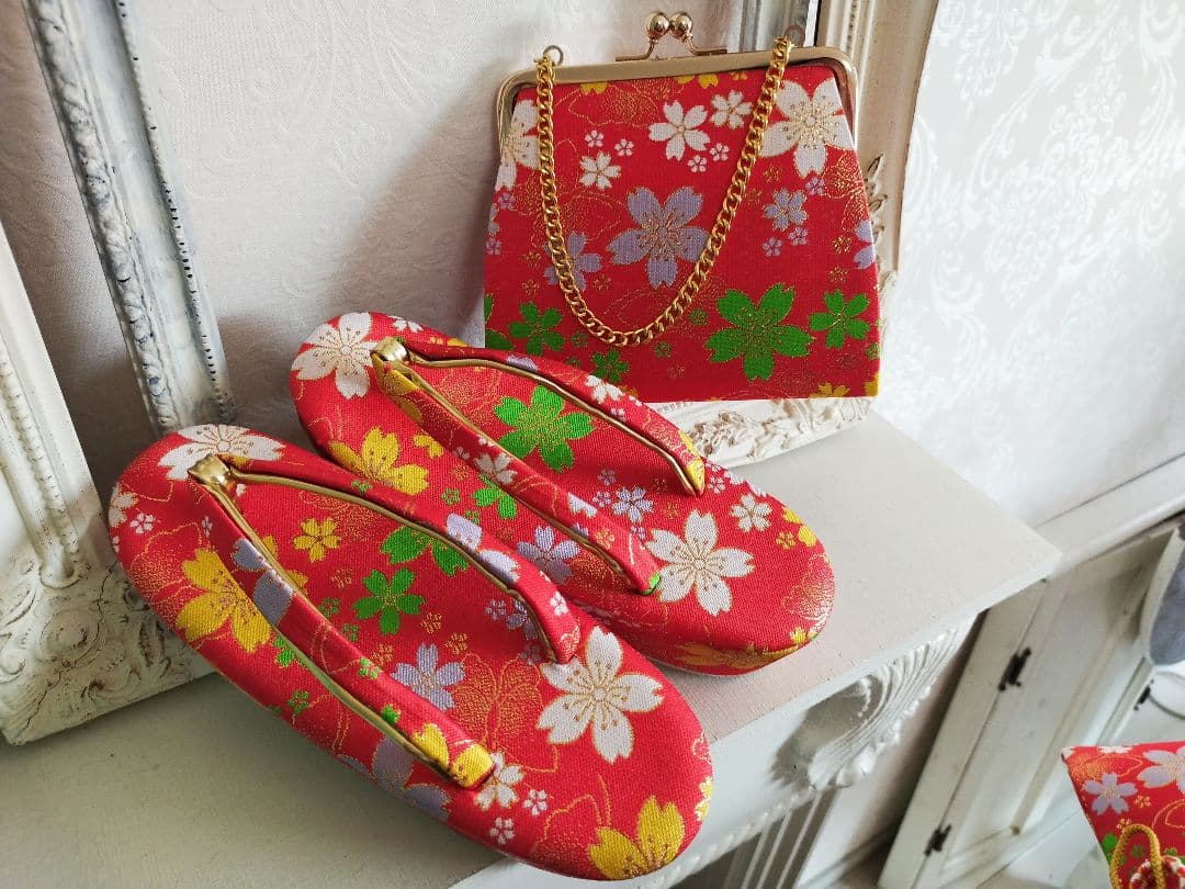 正絹黒色にぼかしの花模様の着物と作り帯のフルセット