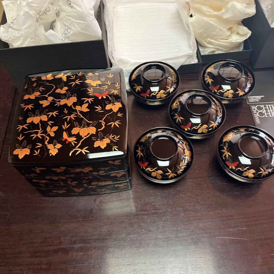 ハナエモリ　しっきシック 三段重、蓋付き椀　桐、竹、蝶柄 石川県加賀市　山中塗