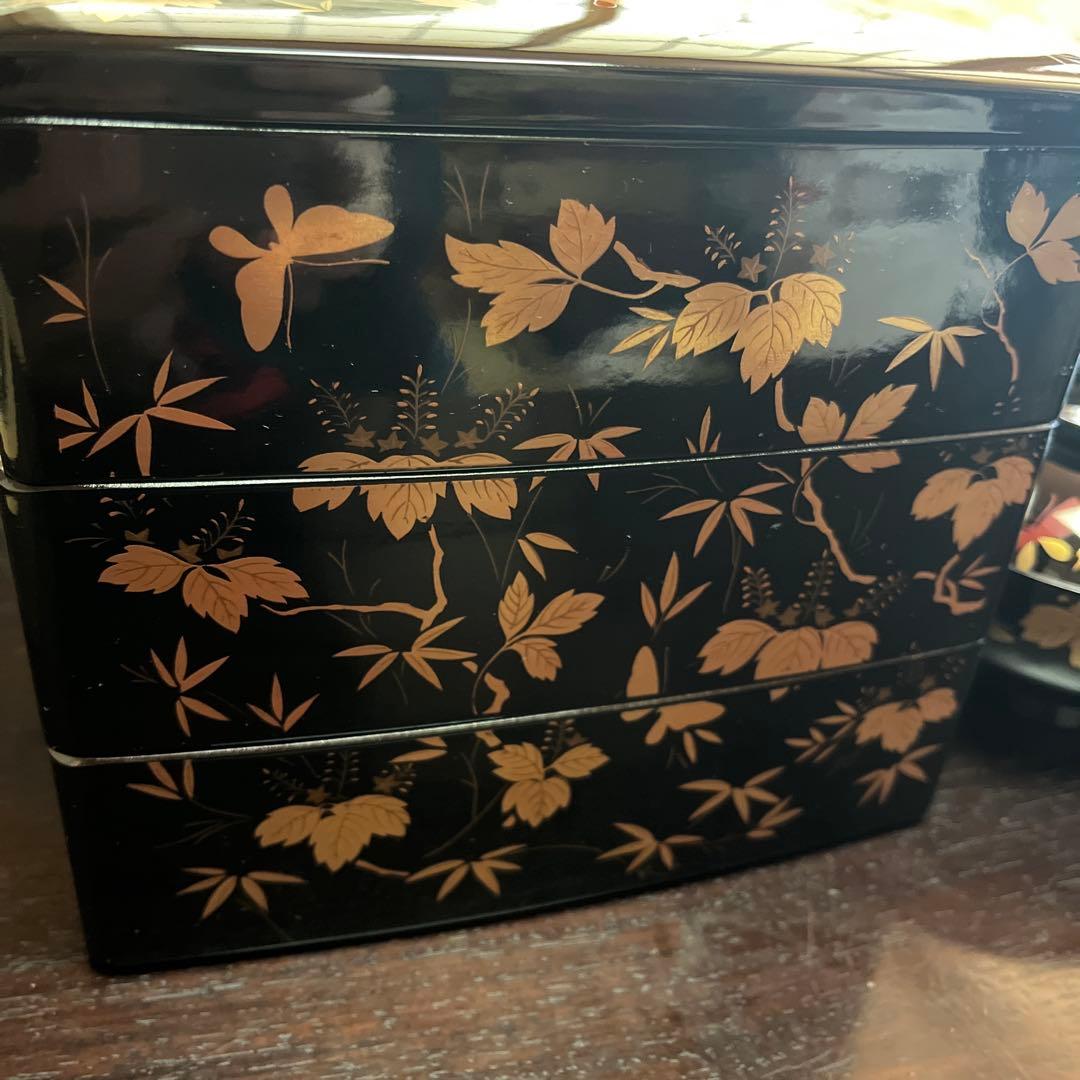 ハナエモリ　しっきシック 三段重、蓋付き椀　桐、竹、蝶柄 石川県加賀市　山中塗