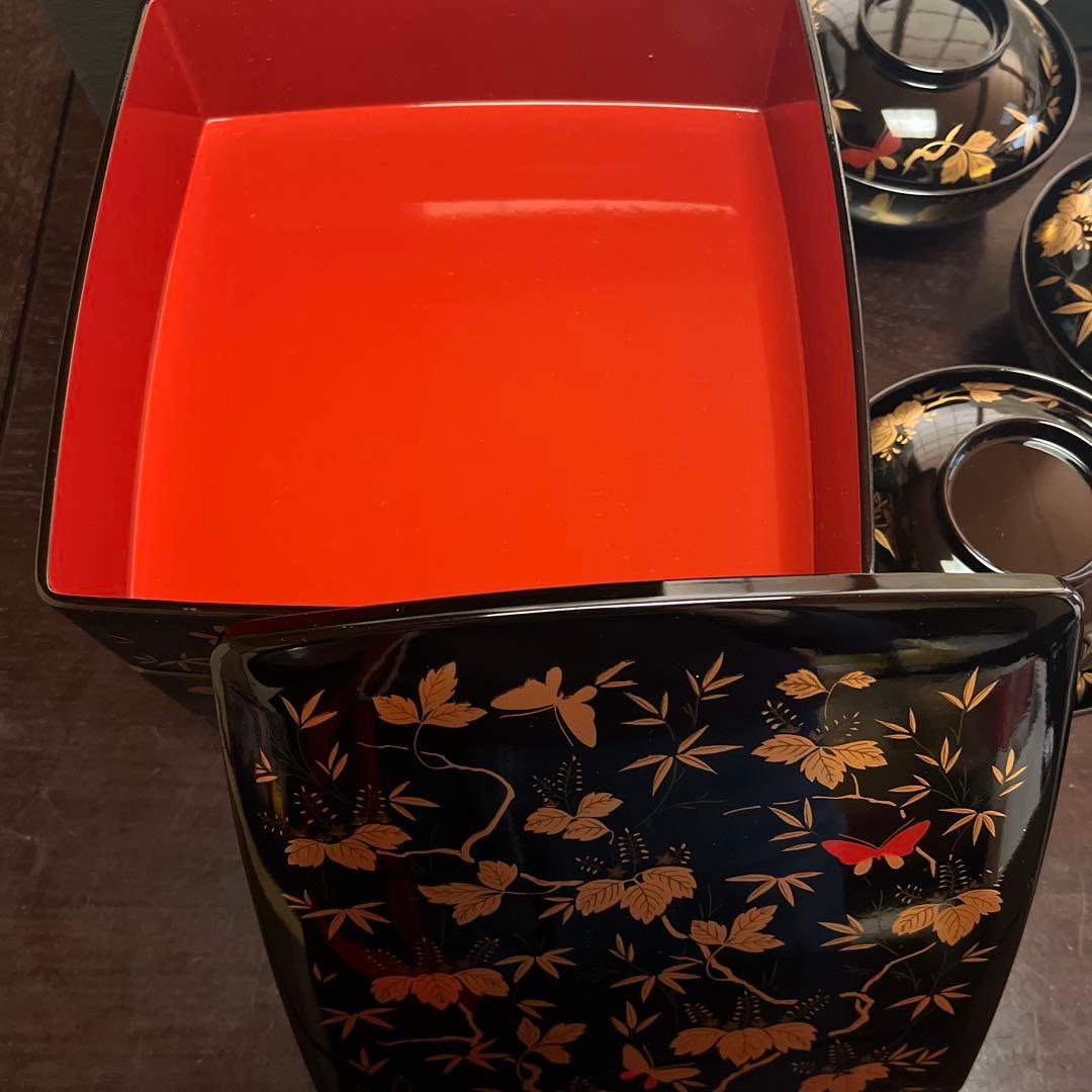 ハナエモリ　しっきシック 三段重、蓋付き椀　桐、竹、蝶柄 石川県加賀市　山中塗