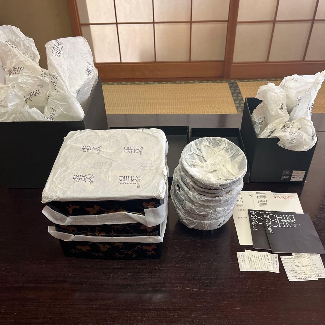 ハナエモリ　しっきシック 三段重、蓋付き椀　桐、竹、蝶柄 石川県加賀市　山中塗