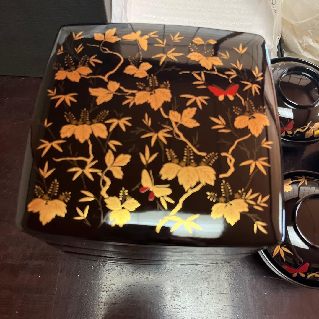 ハナエモリ　しっきシック 三段重、蓋付き椀　桐、竹、蝶柄 石川県加賀市　山中塗