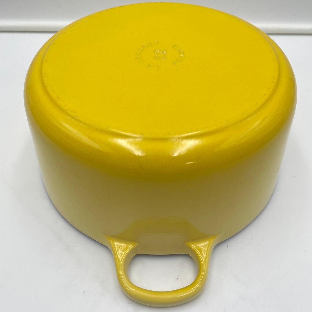 美品　ル・クルーゼ　ココットロンド　22cm イエロー