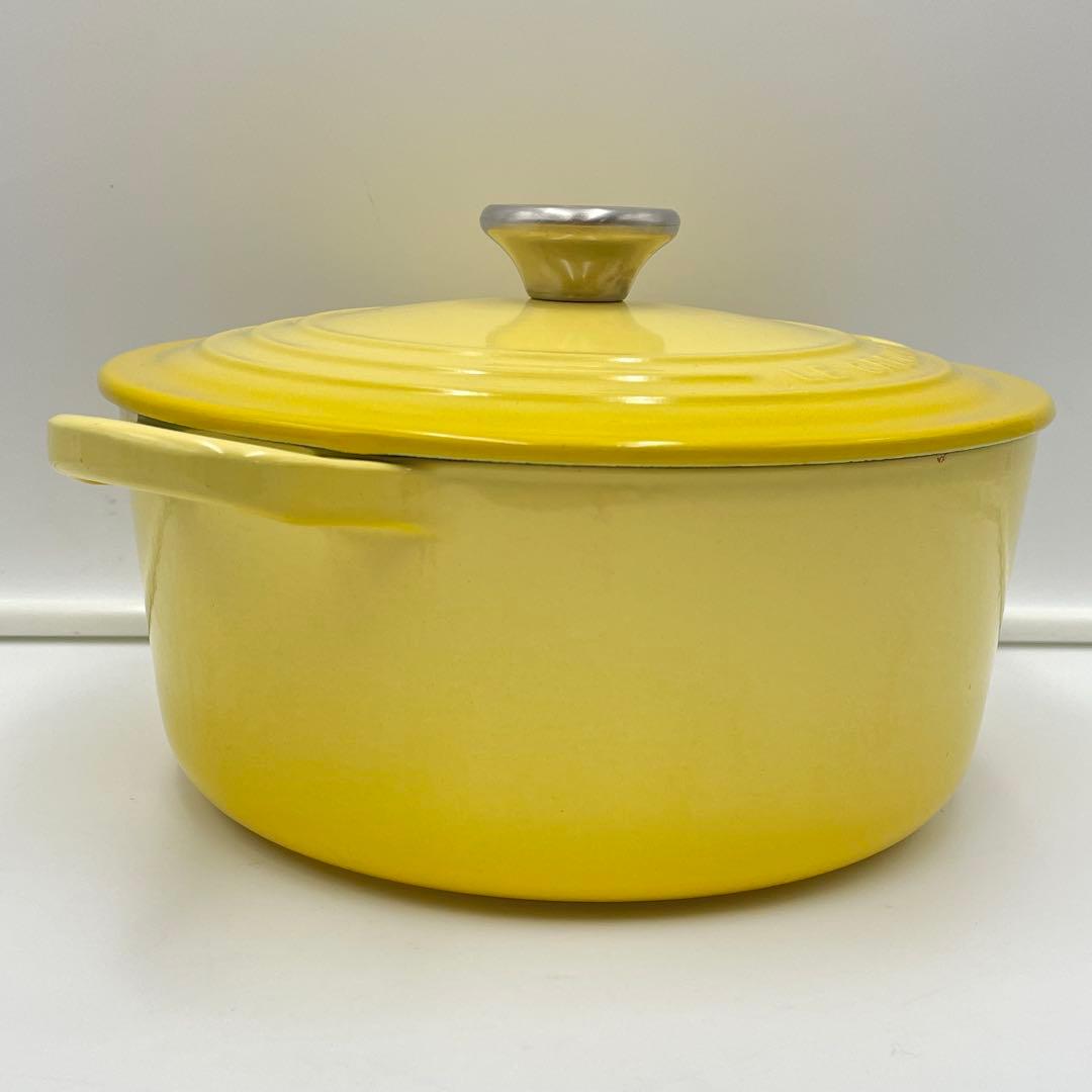 美品　ル・クルーゼ　ココットロンド　22cm イエロー