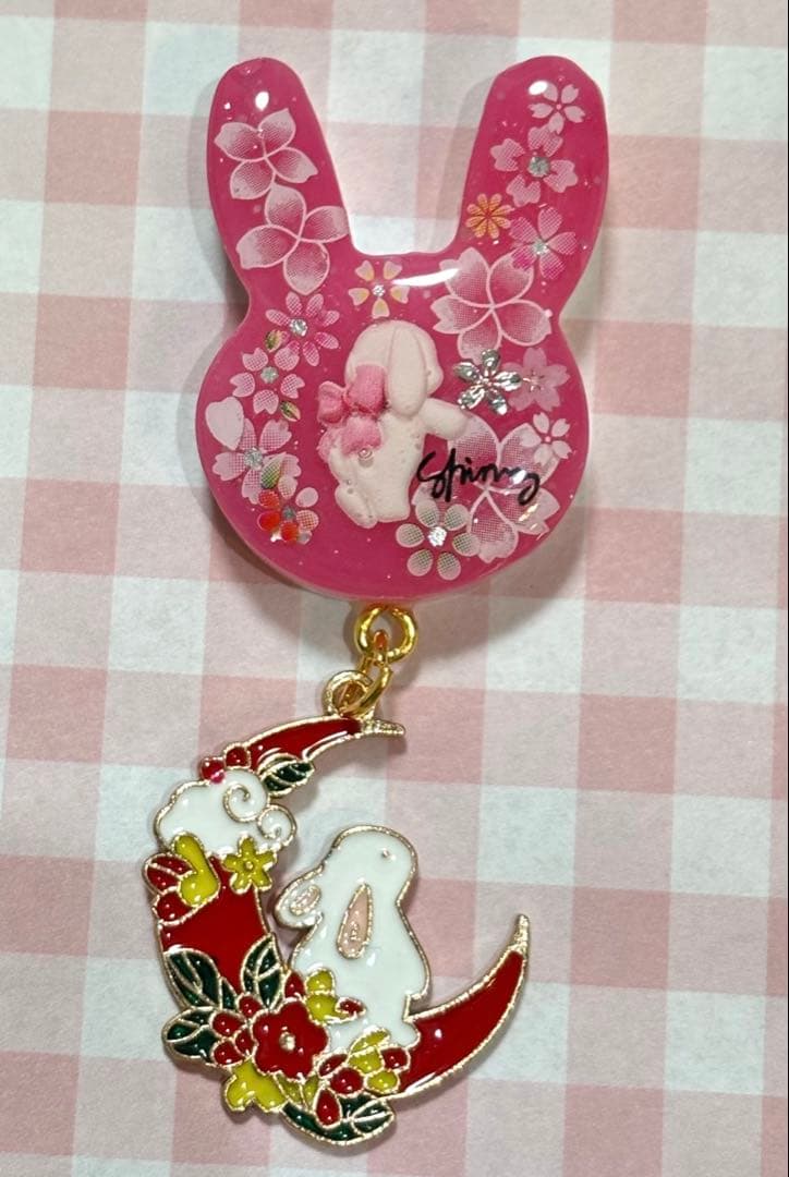 再販不可。うさぎ♡チャーム付き☆桜レジンヘアゴムブローチ