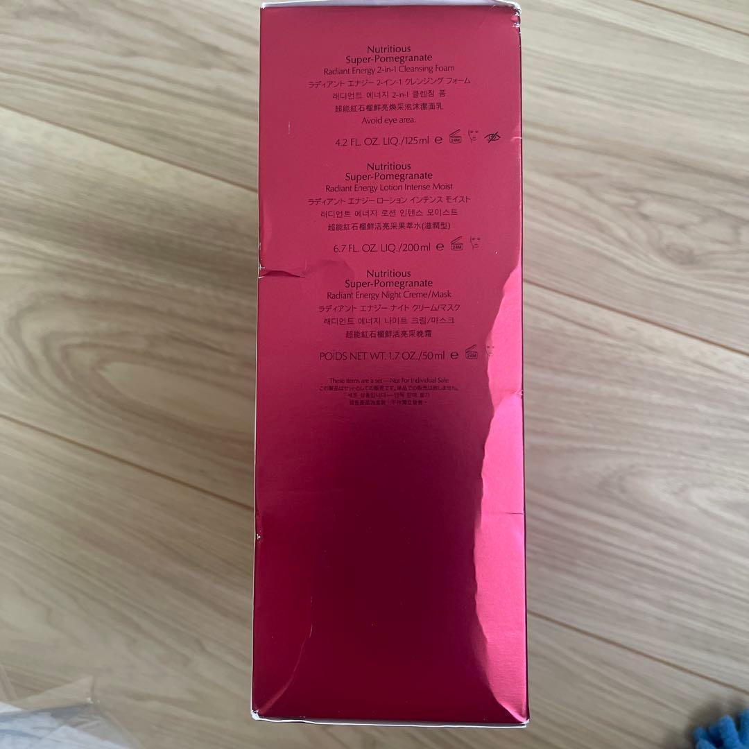 エスティローダー　Nutritious Super-Pomegranate