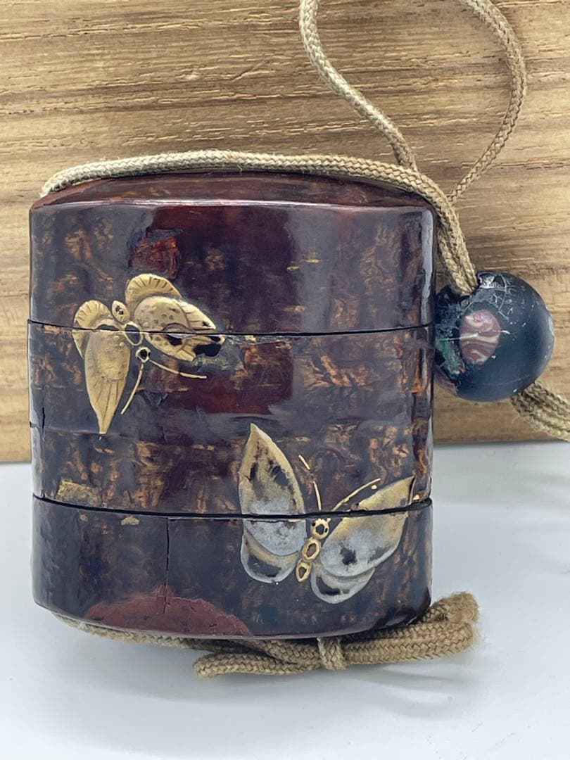 時代物 印籠 根付 金彩 蒔絵 蝶 骨製根付 古美術 箱付き
