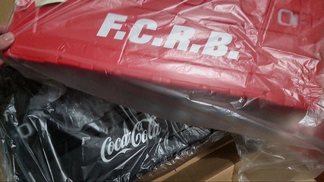 FCRB コカコーラ コンテナ セット 新品未使用 タグ付き♪