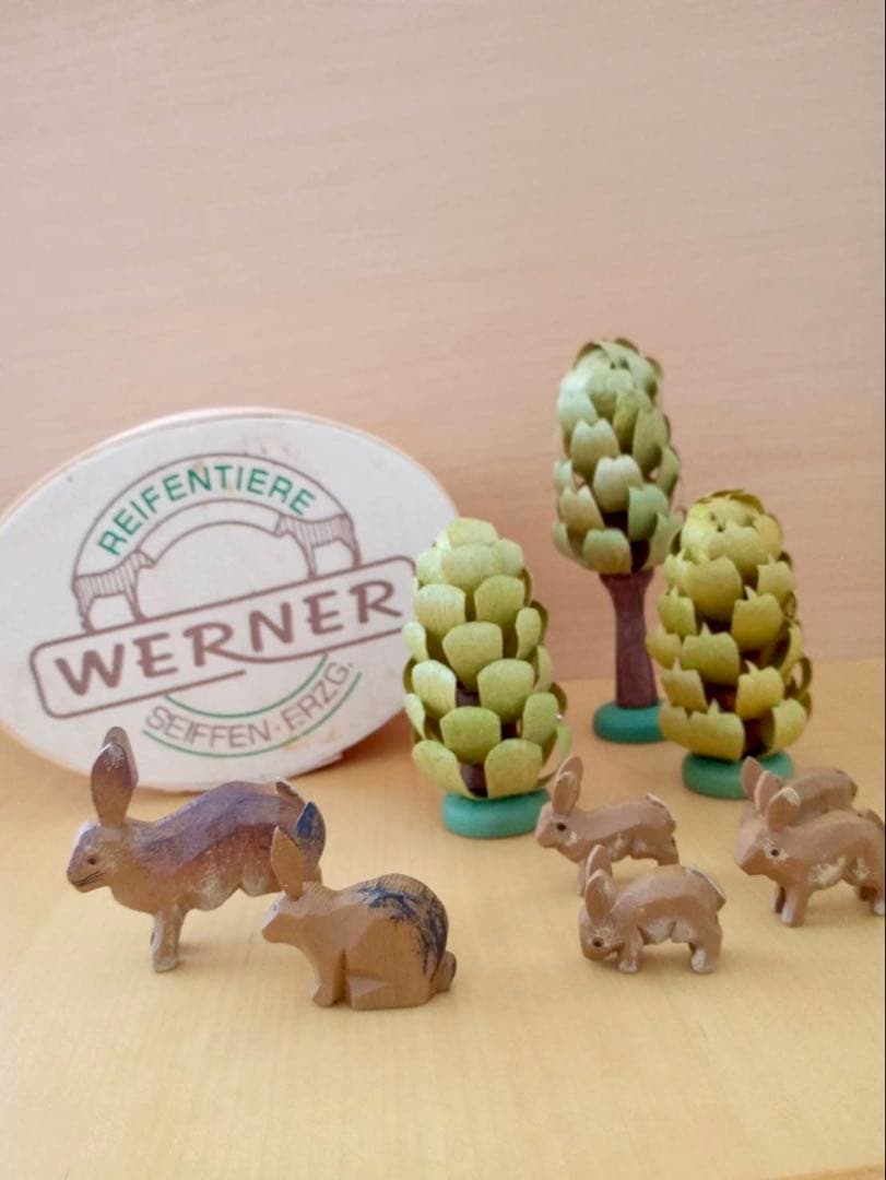 ドイツ　ザイフェン　わっぱ　木工品　ウサギの家族と木