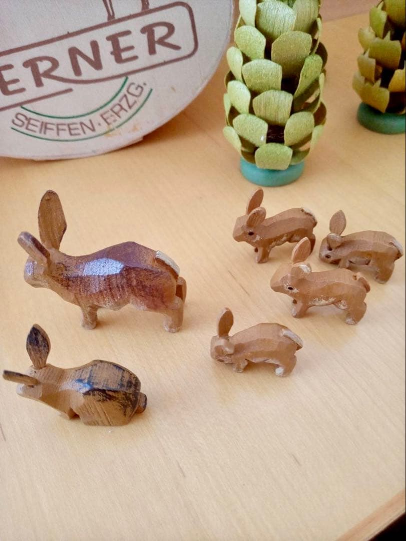 ドイツ　ザイフェン　わっぱ　木工品　ウサギの家族と木