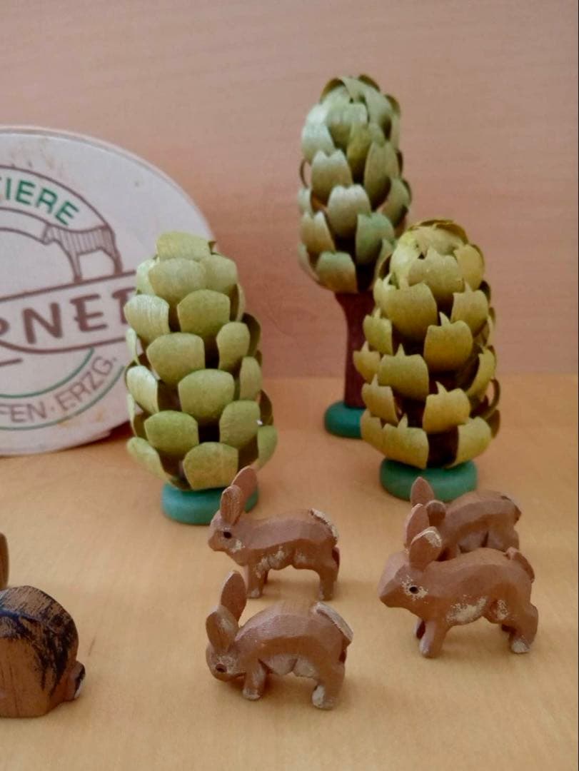 ドイツ　ザイフェン　わっぱ　木工品　ウサギの家族と木