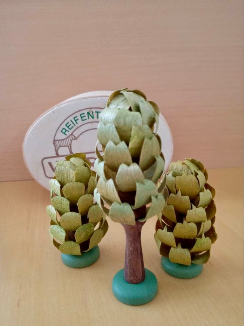 ドイツ　ザイフェン　わっぱ　木工品　ウサギの家族と木