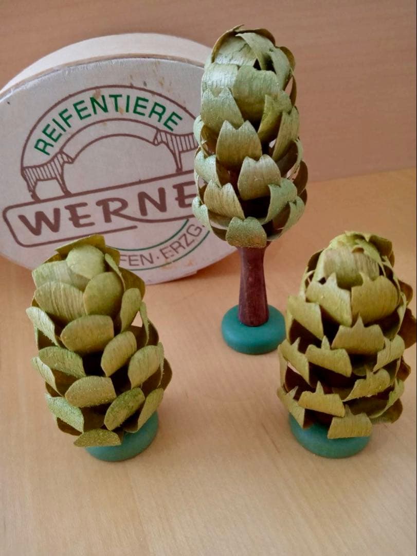 ドイツ　ザイフェン　わっぱ　木工品　ウサギの家族と木