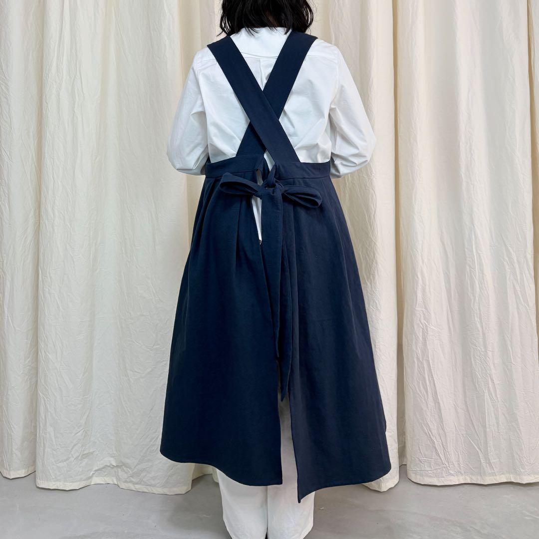 ナチュラルエプロン　ジャンスカ風　バッククロス　ネイビー　綿麻