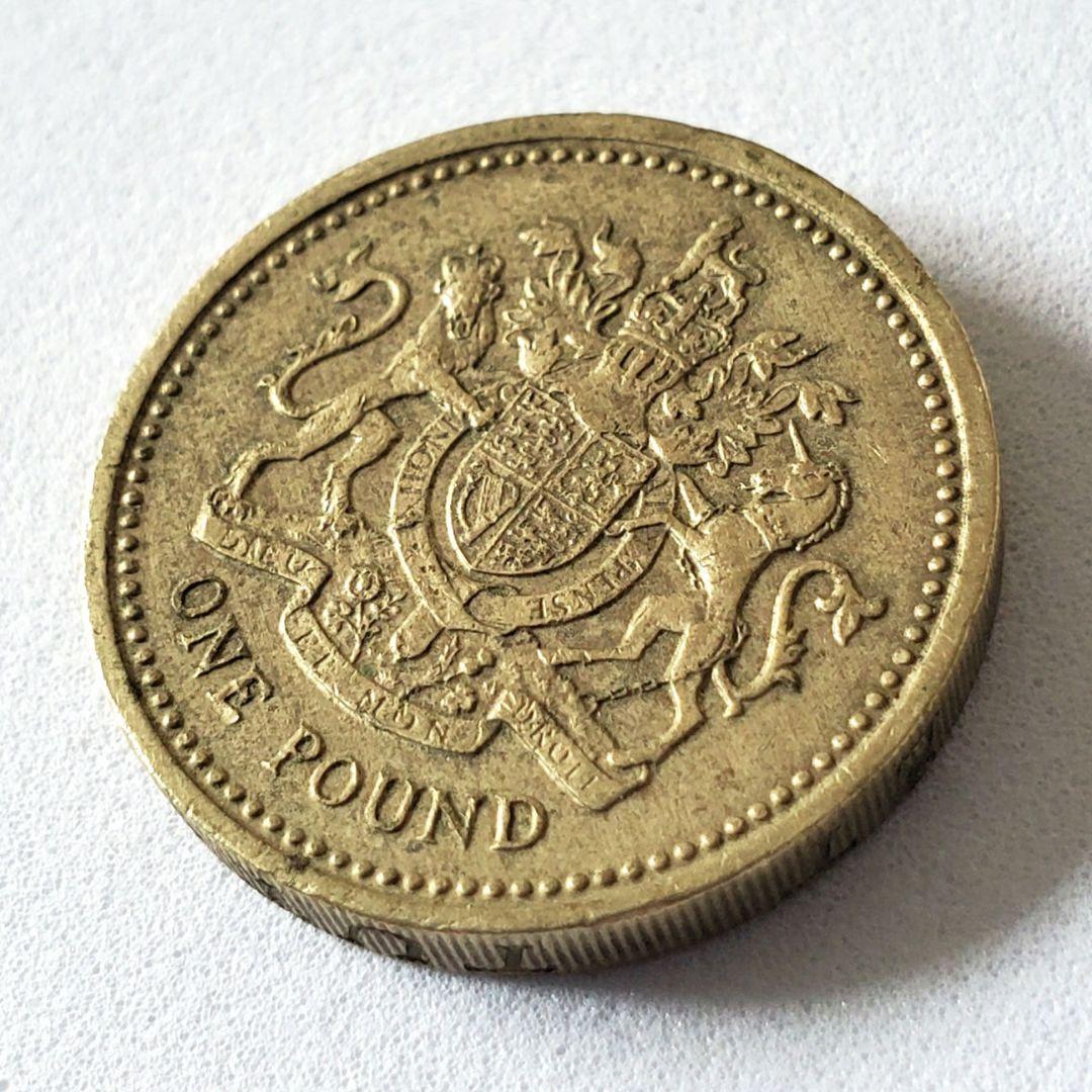 イギリス コイン 1ポンド 1983年 エリザベス2世 ONE POUND - メルカリ