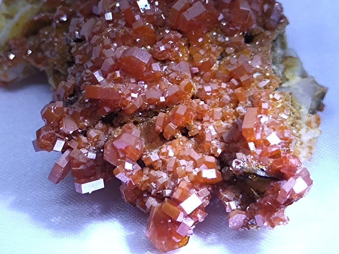 高品質　モロッコ産　バナディナイト　40.8g　バナジナイト　原石　標本　①