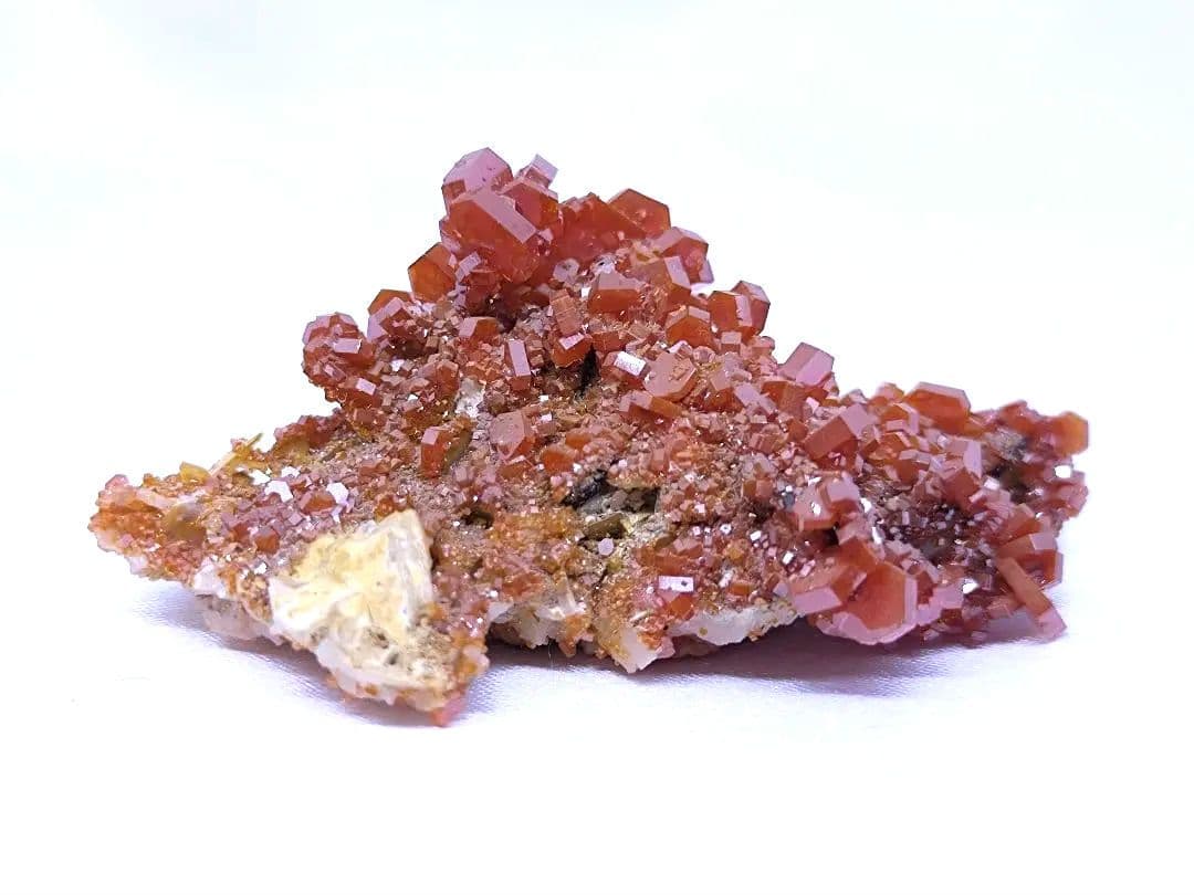 高品質　モロッコ産　バナディナイト　40.8g　バナジナイト　原石　標本　①