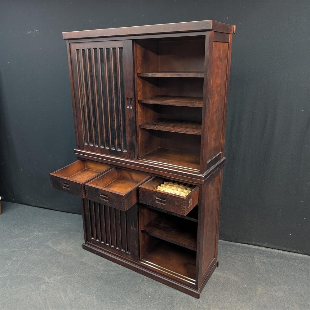 美品　和光　樺 カバ材　水屋箪笥　食器棚　キャビネット　格子　引戸　蟻組　焼印