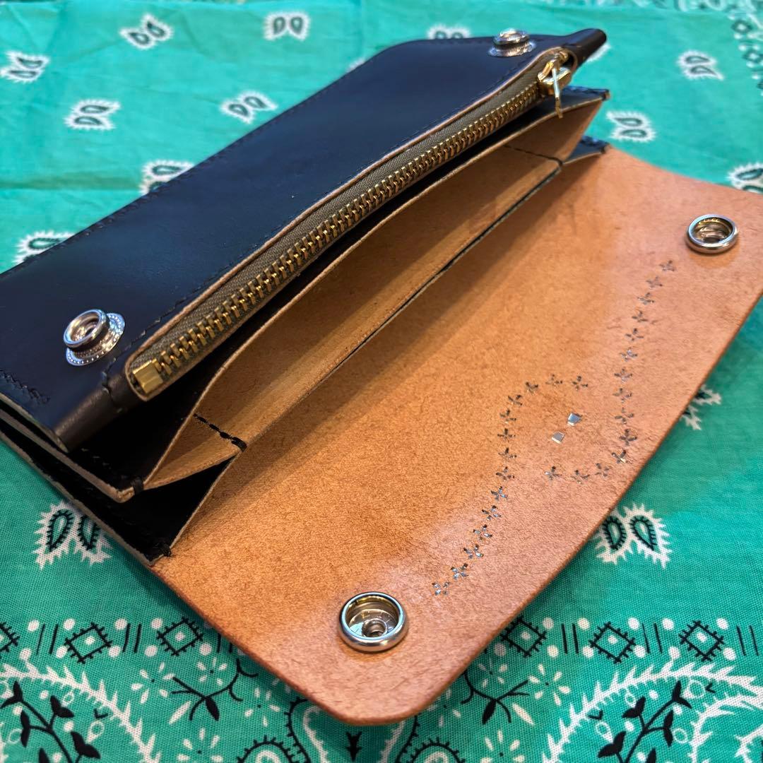 トラッカーウォレット　三層　ハンドメイド　牛ヌメ革　丘染め　生成り茶芯　スタッズ