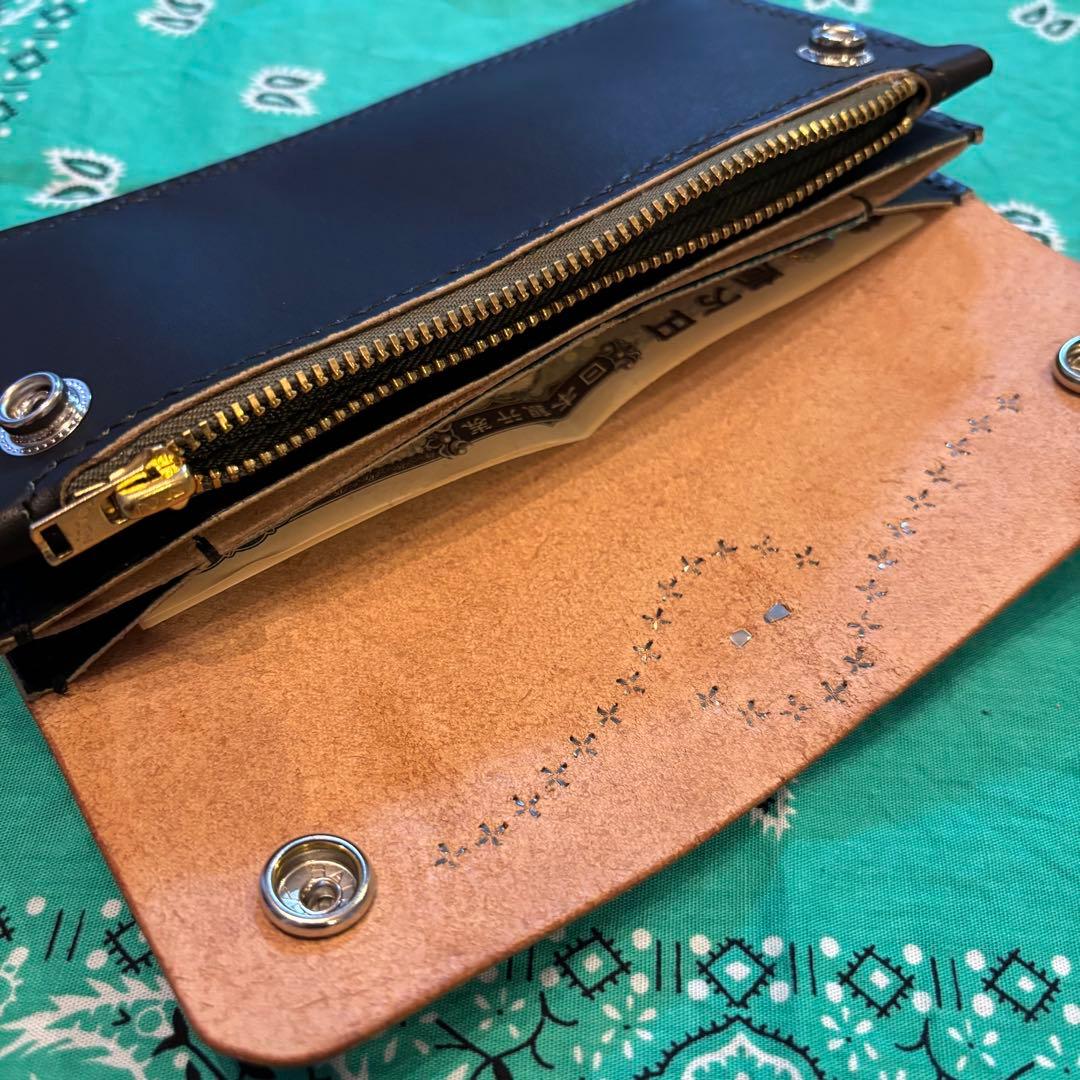 トラッカーウォレット　三層　ハンドメイド　牛ヌメ革　丘染め　生成り茶芯　スタッズ