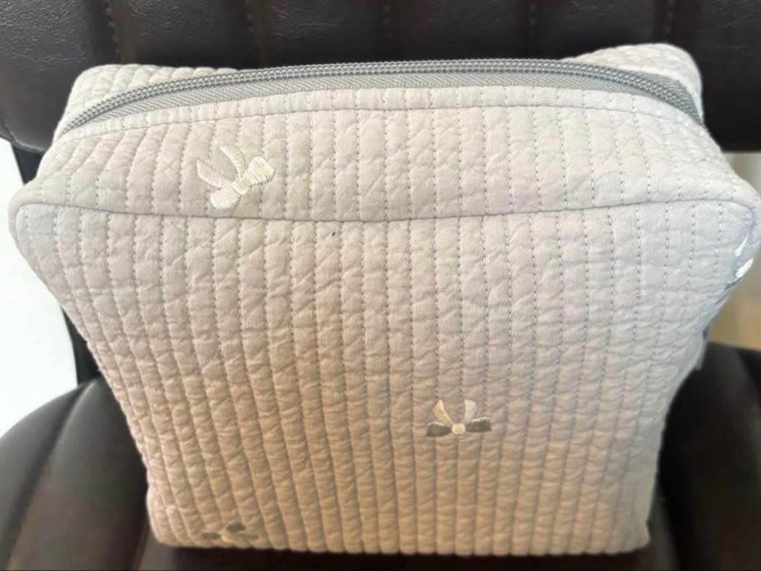 76　韓国　直輸入　ヌビ　ポーチ　グレー×リボン　刺繍入り