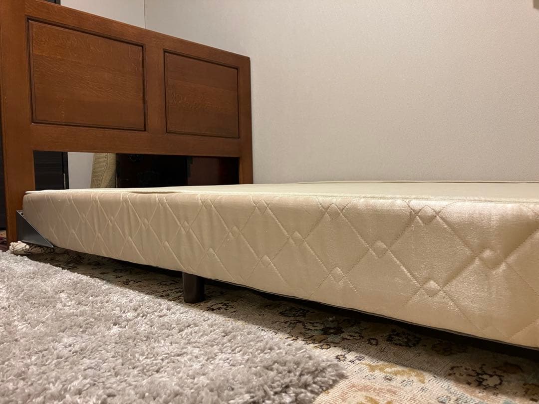 セミダブルベッド　足つきスプリングつき