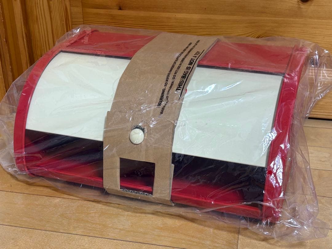 新品！大きめブレッドケース缶　 赤×アイボリー　キッチン 収納 カントリー雑貨
