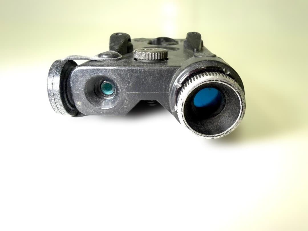 実物 Insight Technology AN/PEQ-2 放出中古完全作動品