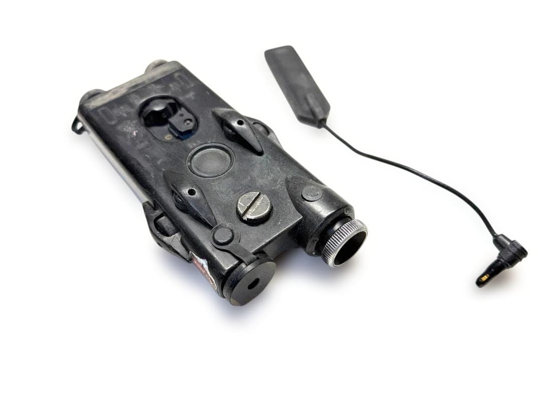 実物 Insight Technology AN/PEQ-2 放出中古完全作動品