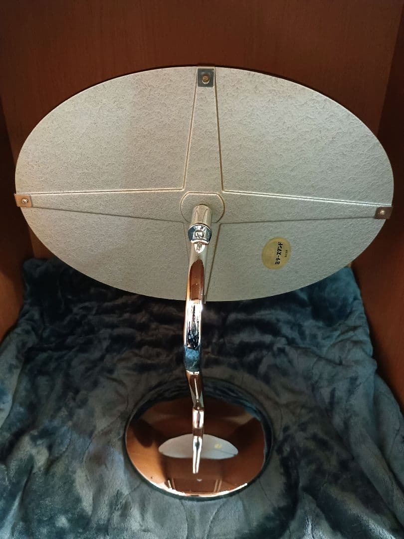 IKミラースタンド　店舗什器　化粧鏡　化粧品店