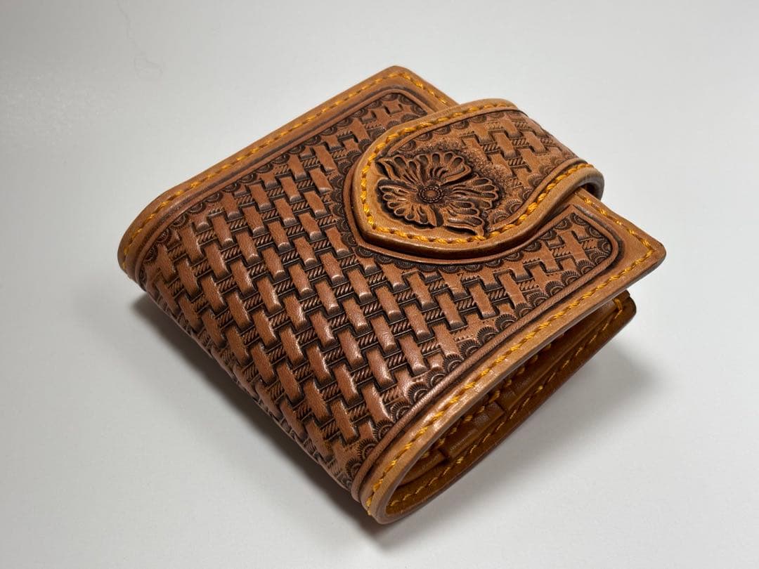 レザークラフト　二つ折り財布　カービング