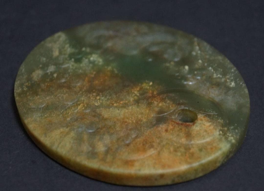 古代 和田玉(ホータン)両面細工彫り『双獣紋』 楕円形玉牌 根付 提げ物 装飾品