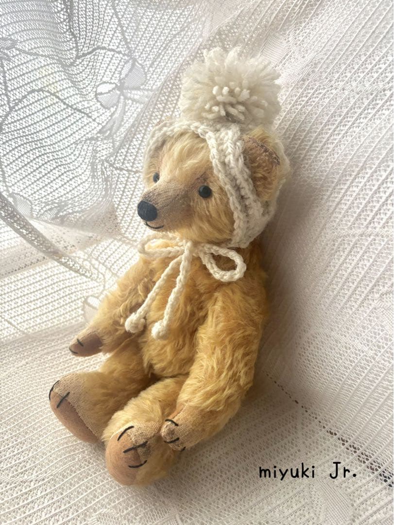 ハンドメイドベア(イギリス天然モヘア)全長25cm ＊ニット帽子付き＊
