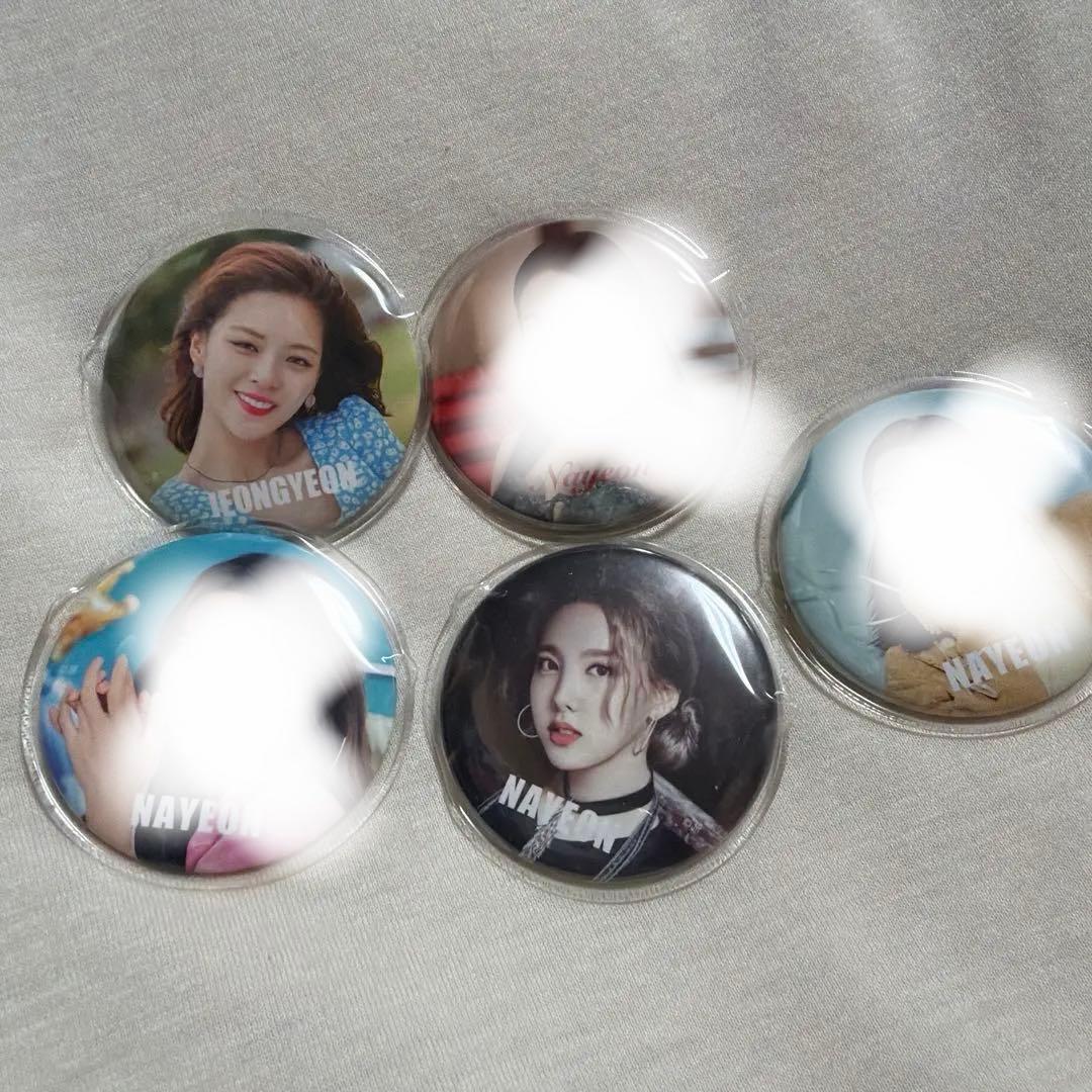NAYEON & JEONGYEON 缶バッジセット - メルカリ