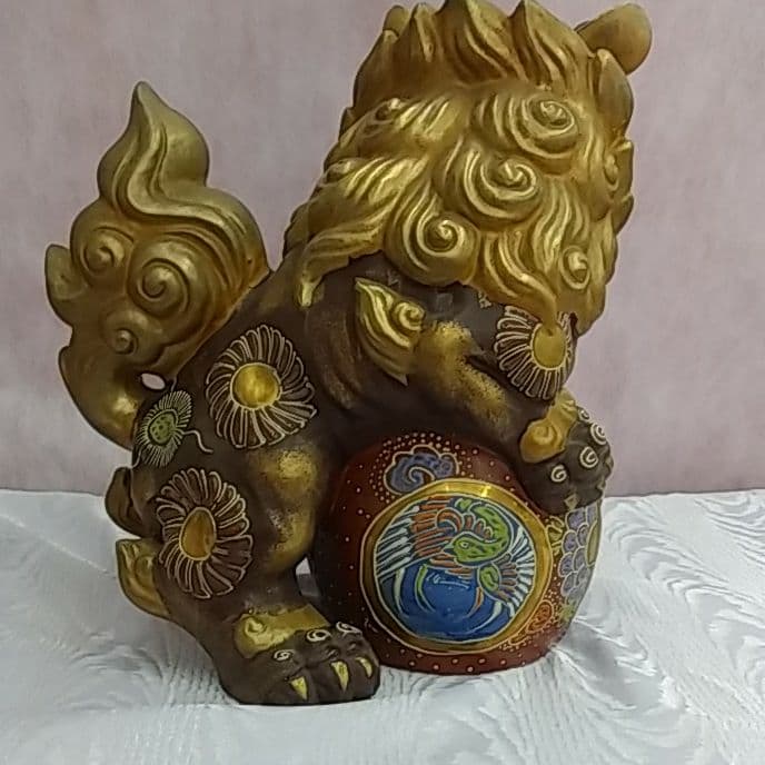 九谷焼　獅子　吉田賢蔵作