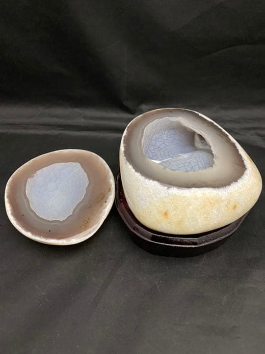 トレジャーメノウ　瑪瑙　原石　置物　台付　パワーストーン　開運　風水　インテリア