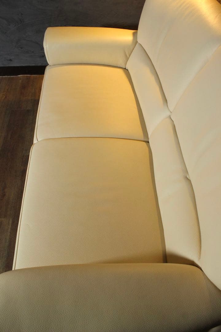 首都圏送無料〜ドイツ ヒモラ30万　総本革　ベルク2.5人掛け　ソファ　クリーム