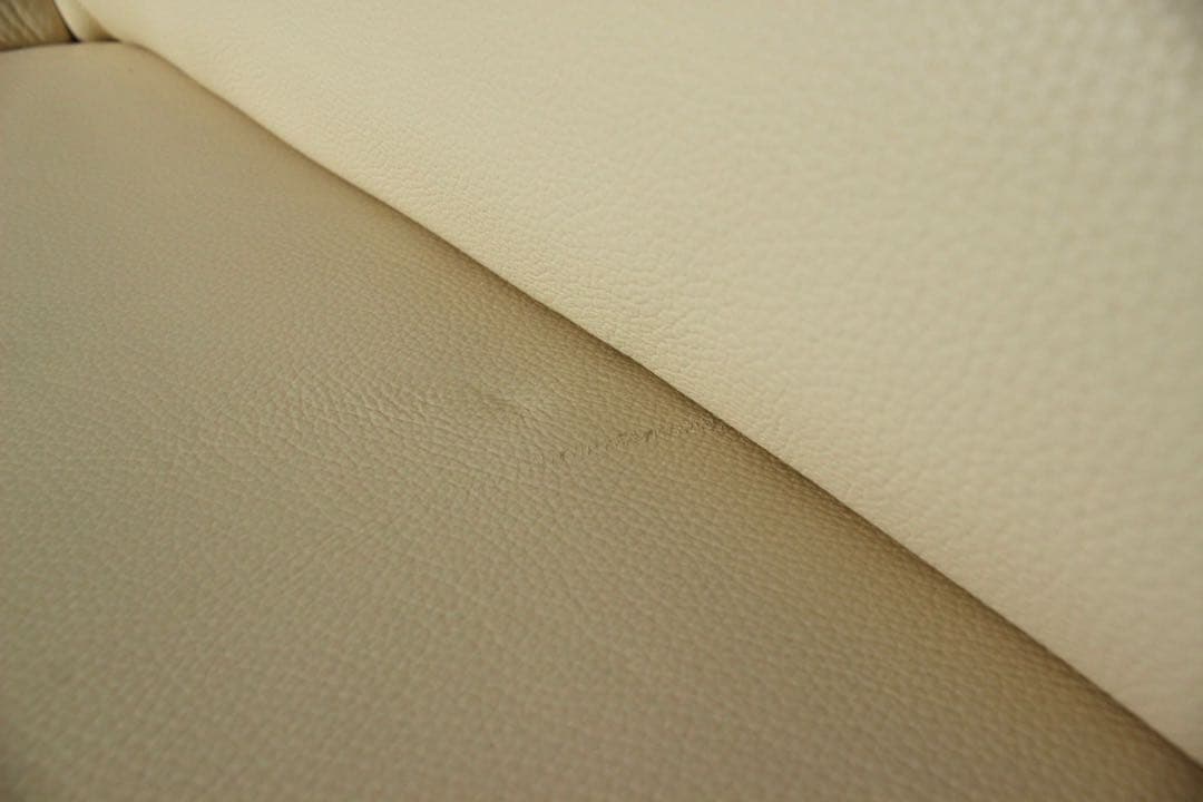 首都圏送無料〜ドイツ ヒモラ30万　総本革　ベルク2.5人掛け　ソファ　クリーム