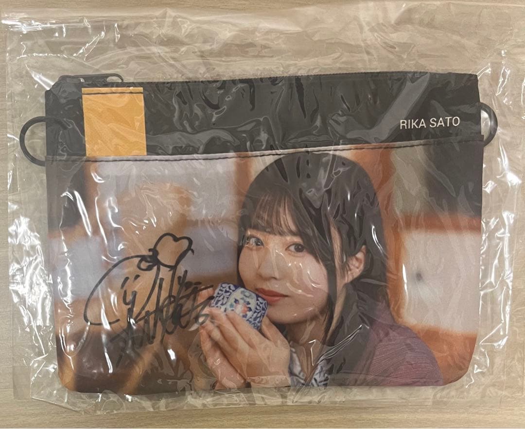 乃木坂46 佐藤璃果 乃木フェス 直筆 サイン サコッシュ - メルカリ