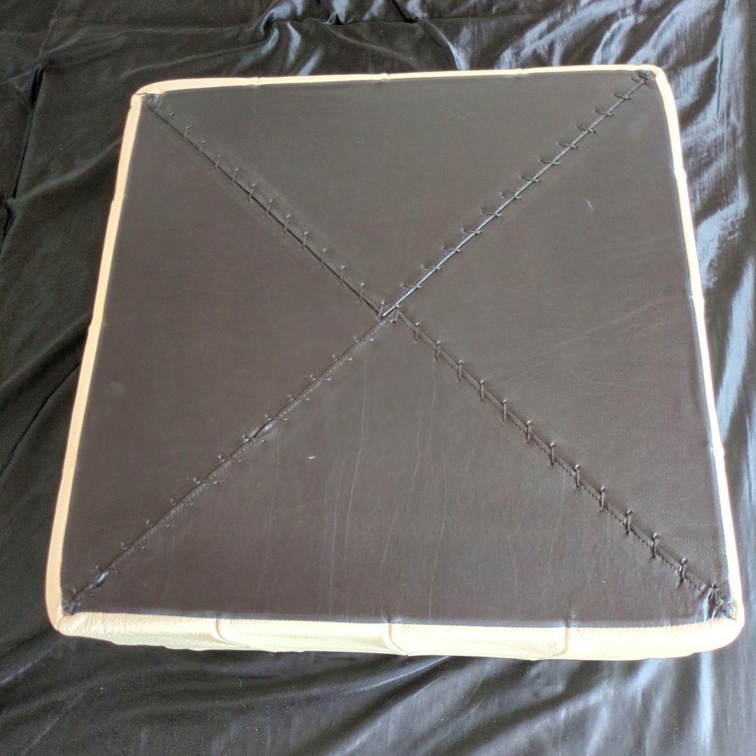 最高級大塚家具　アイボリー 本革 オットマン キューブ型