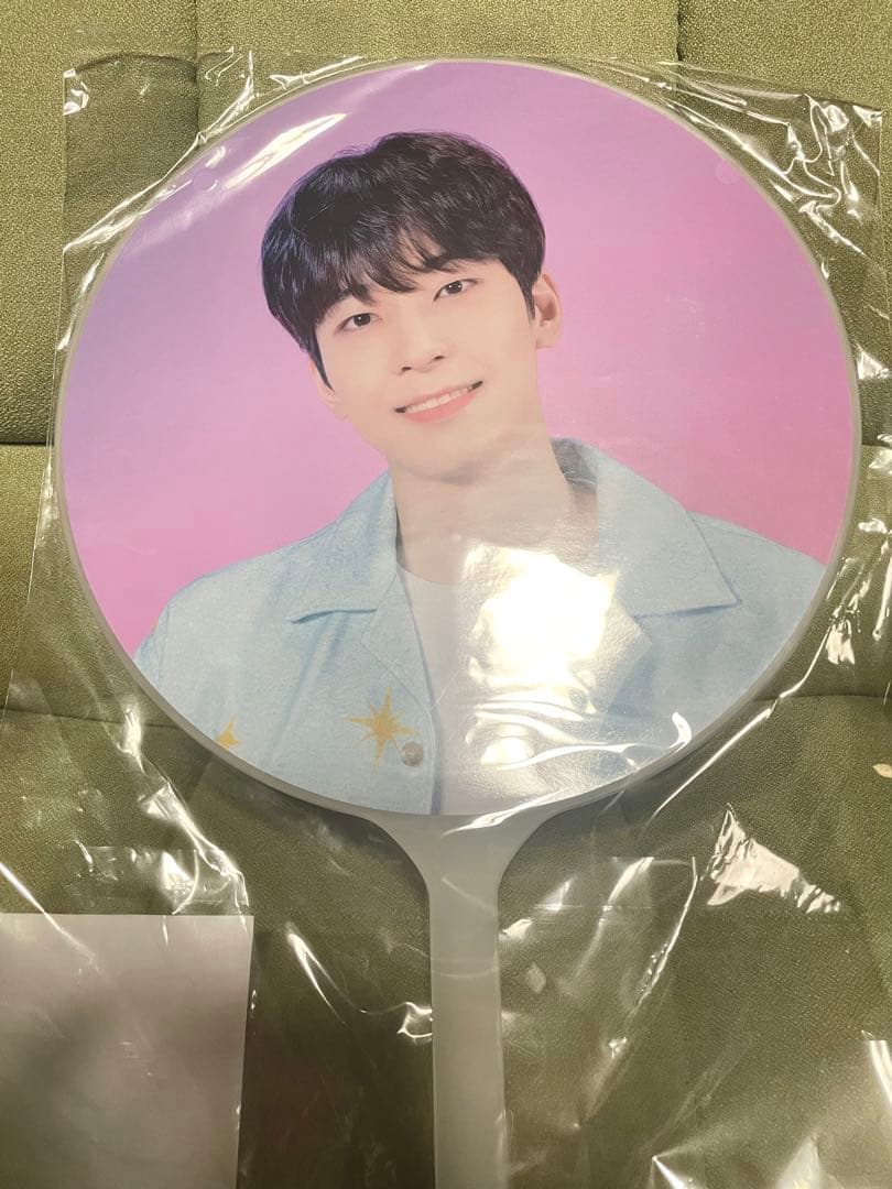 ウォヌ LOVE 団扇 セブチ SEVENTEEN トレカ - メルカリ