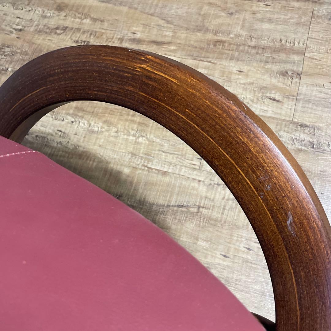 Ekornes 赤いリクライニングチェアとオットマン①