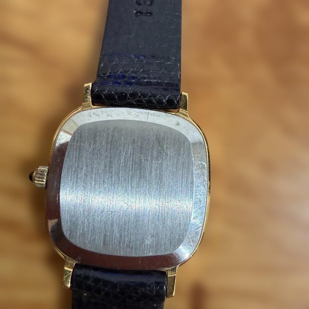 オメガの人気モデル「De Ville（デビル）」のレディース腕時計です。