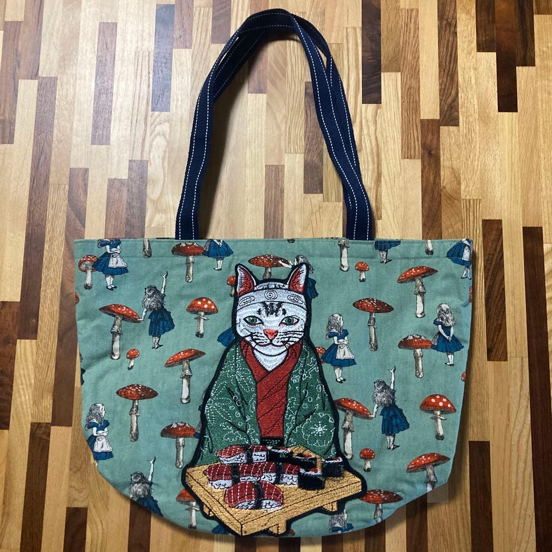 トートバッグ　ハンドメイド　猫ちゃん刺繍　お寿司　リバーシブル 神保町にゃんこ堂ブランドで、私のイラストを使用した、刺繍バッグを