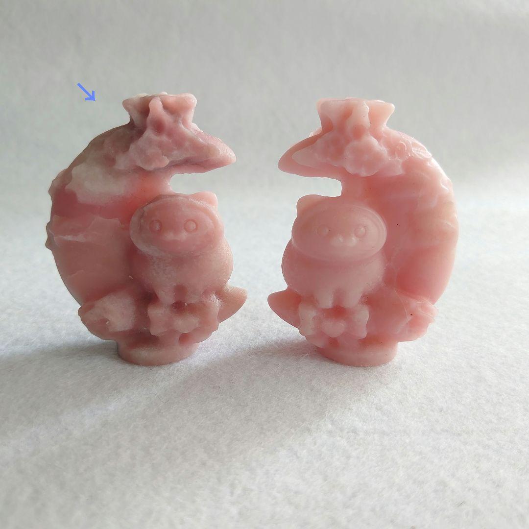 月に座るネコ　ピンクオパール置物　素敵な逸品
