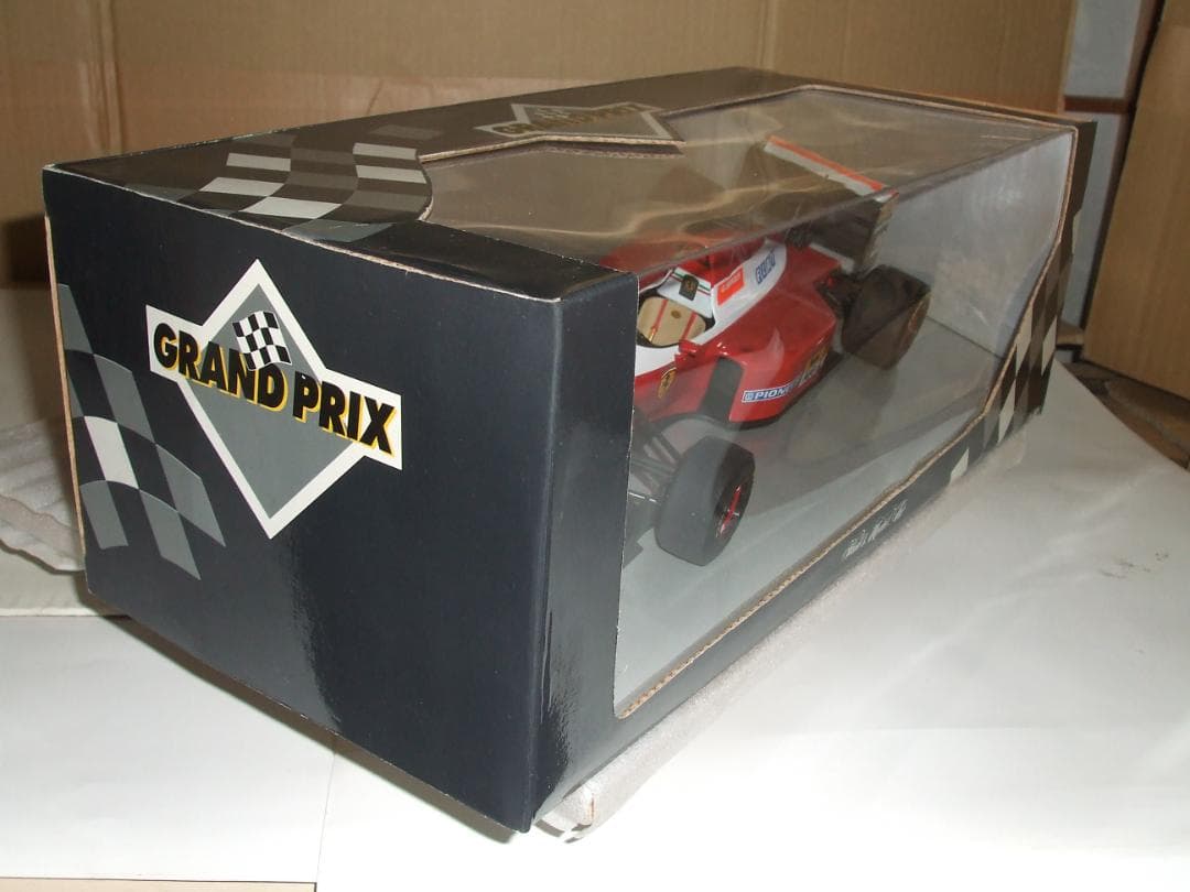 ミニチャンプス　１／１８　フェラーリ　F93A　＃２８　ベルガー　ノードライバー