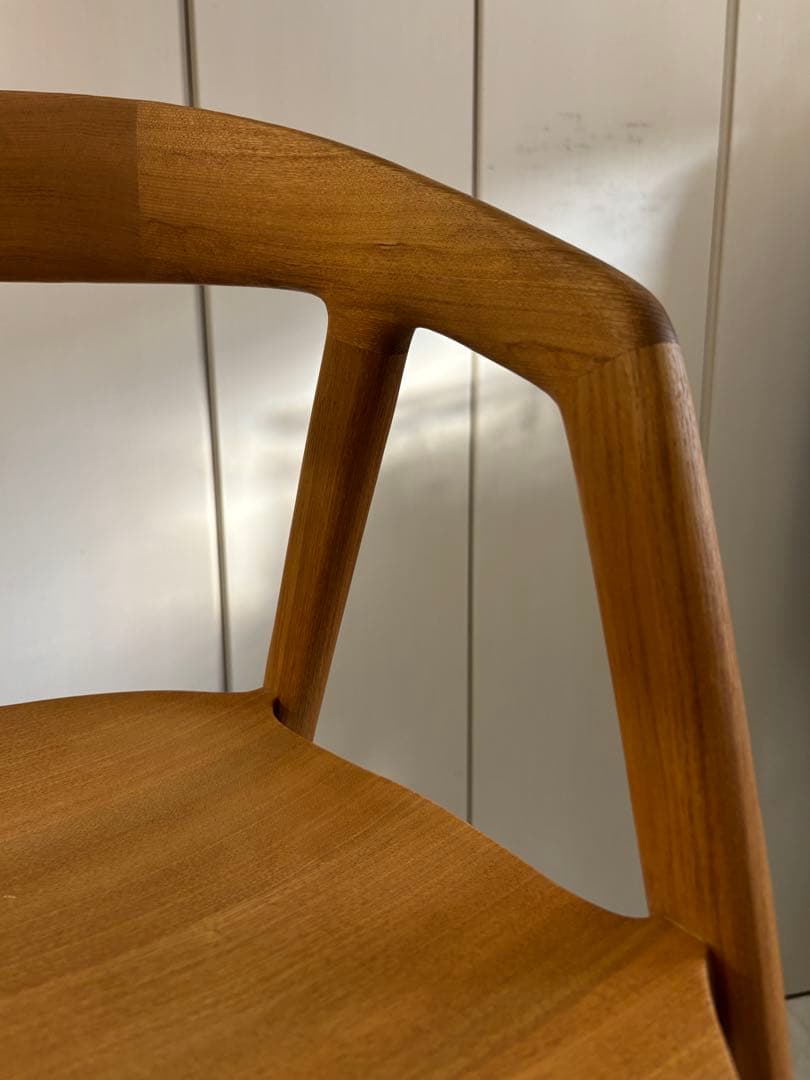 宮崎椅子製作所　DC09 定価　165,440円～（税込）　材質不明です