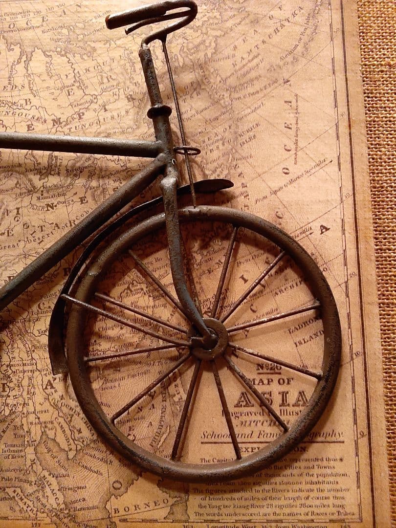 古い自転車のオブジェ壁掛けインテリア