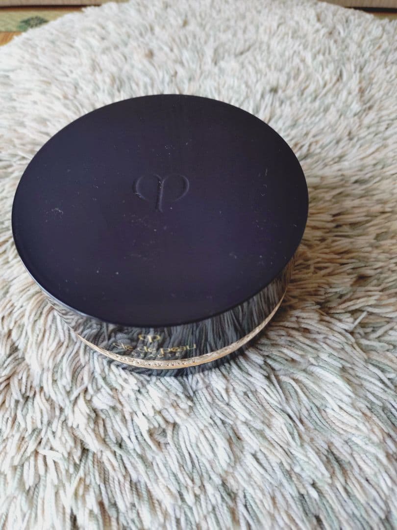 clé de peau フェイスパウダー 24g　ライト1 　1回使用　箱つき