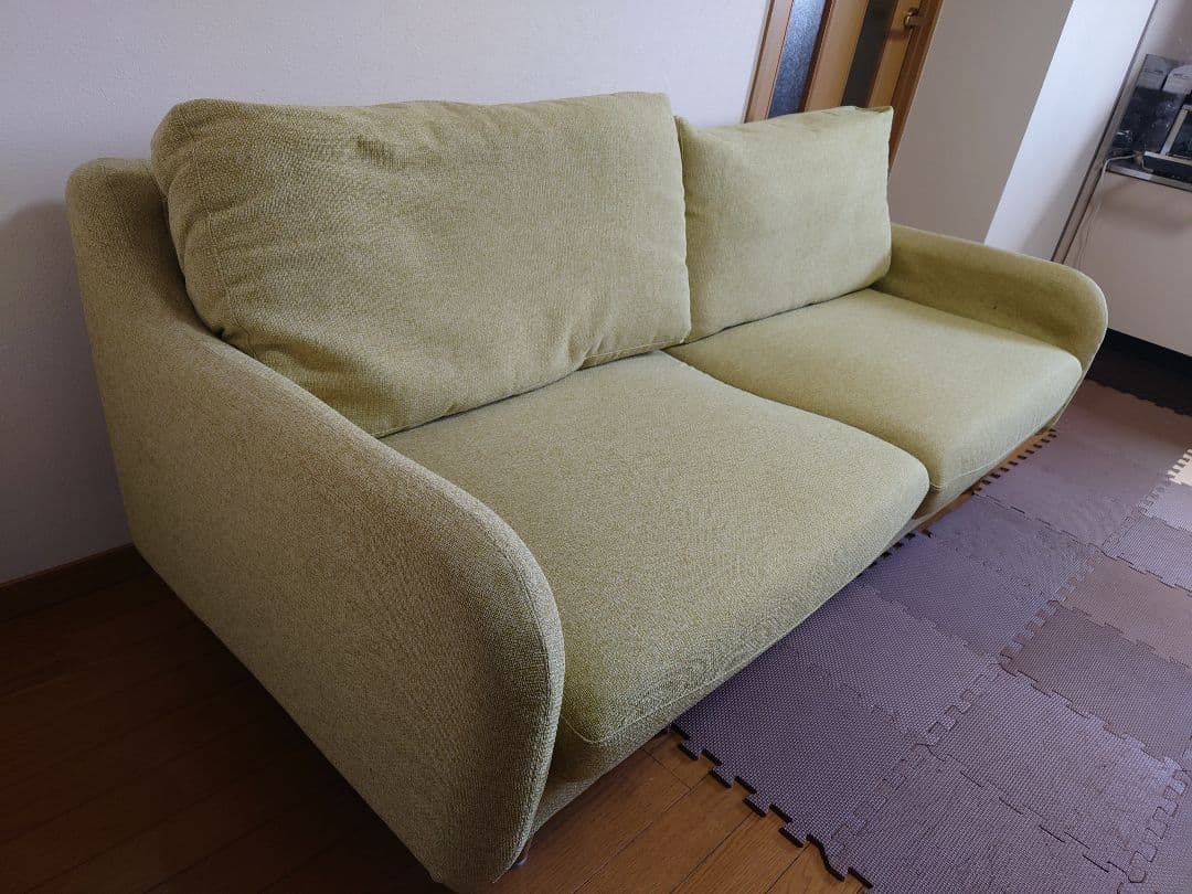 ライトグリーン ３人掛けソファ
